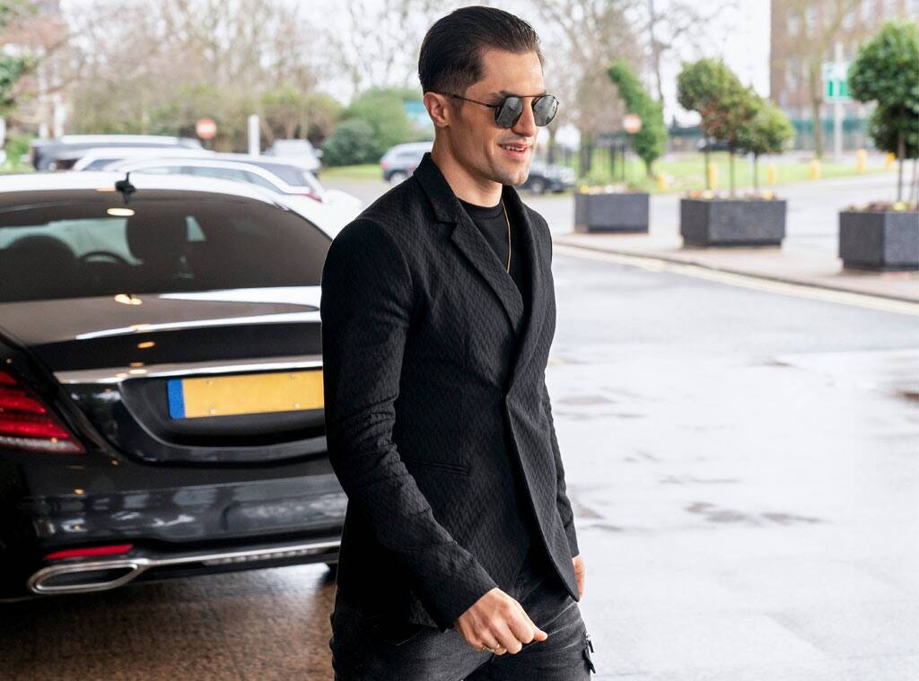 Jamie leaves his agent's office after being told no teams want to sign him. 