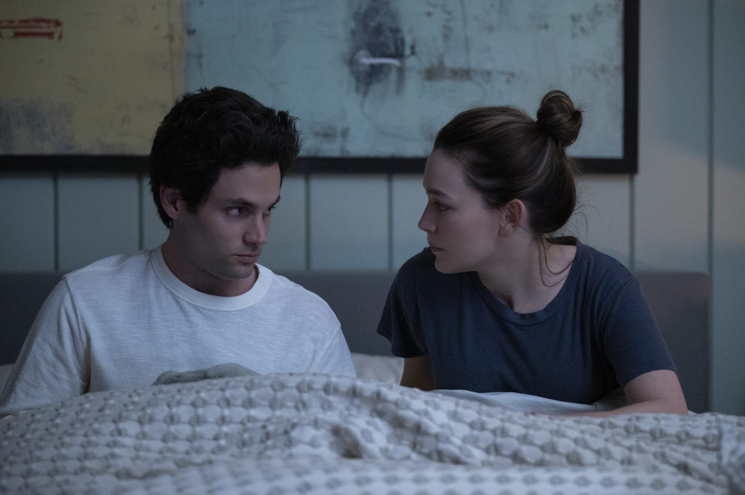 YOU (L to R) PENN BADGLEY as JOE GOLDBERG and VICTORIA PEDRETTI as LOVE QUINN in episode 301 of YOU Cr. JOHN P. FLEENOR/NETFLIX © 2021