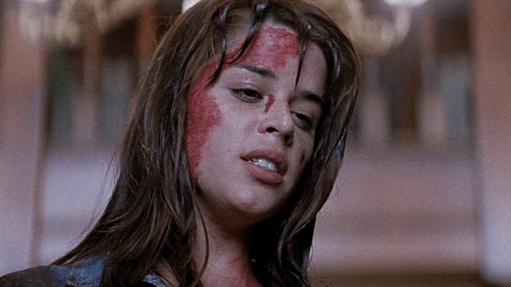 Sidney Prescott looks at her killer boyfriend Billy after ending him once and for all at the end of 'Scream.'