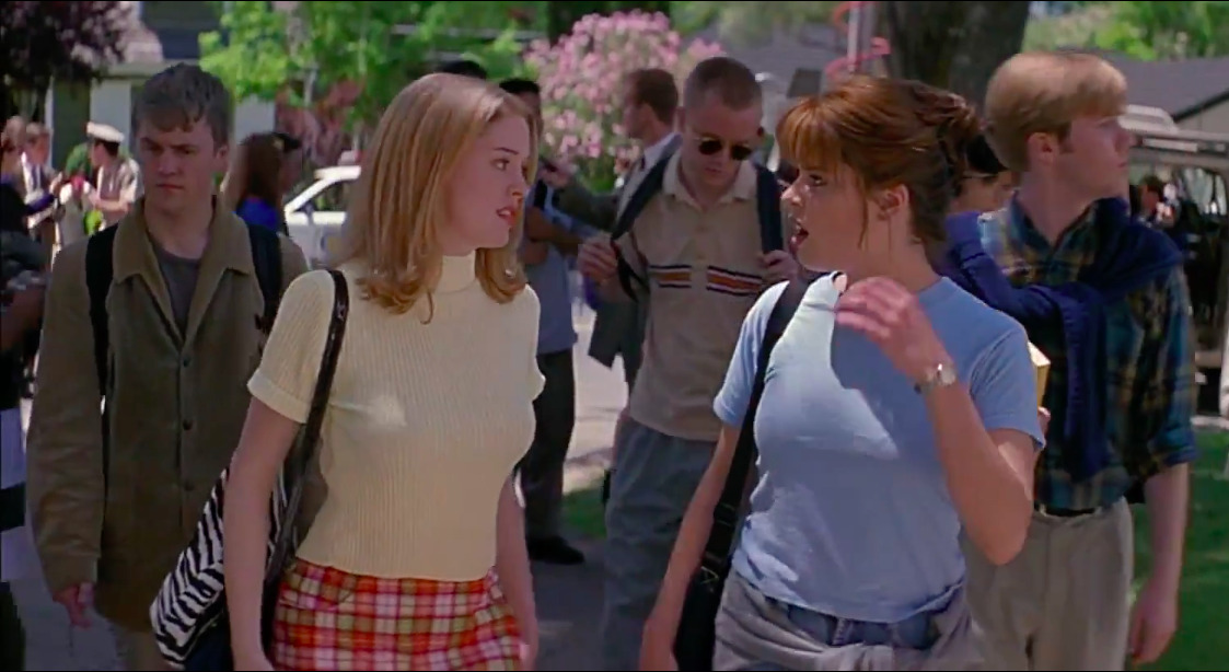 Sidney and Tatum walk into school together in 'Scream.'