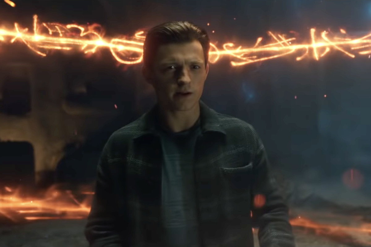 Peter Parker (Holland) stands in the center of Dr. Strange's golden spell. 