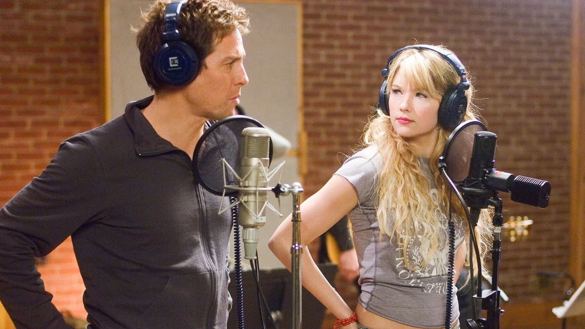 Hugh Grant as Alex Fletcher and Haley Bennett as Cora Corman recording "A Way Back Into Love" in the studio in Music and Lyrics (2007).