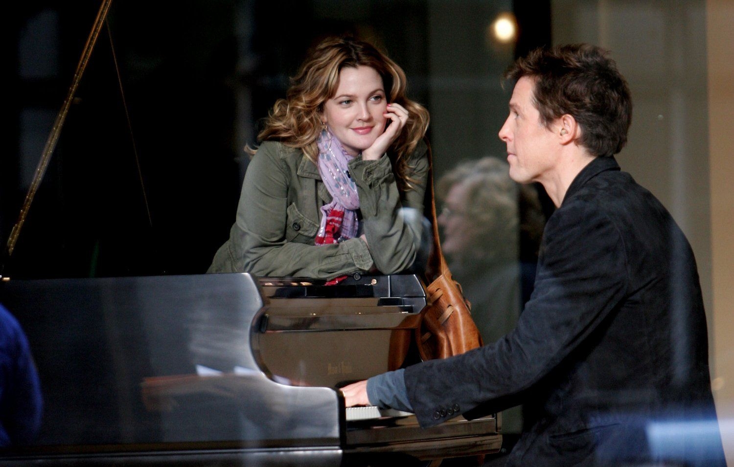 Hugh Grant as Alex Fletcher and Drew Barrymore as Sophie Fisher sitting at the piano together in Music and Lyrics (2007). 