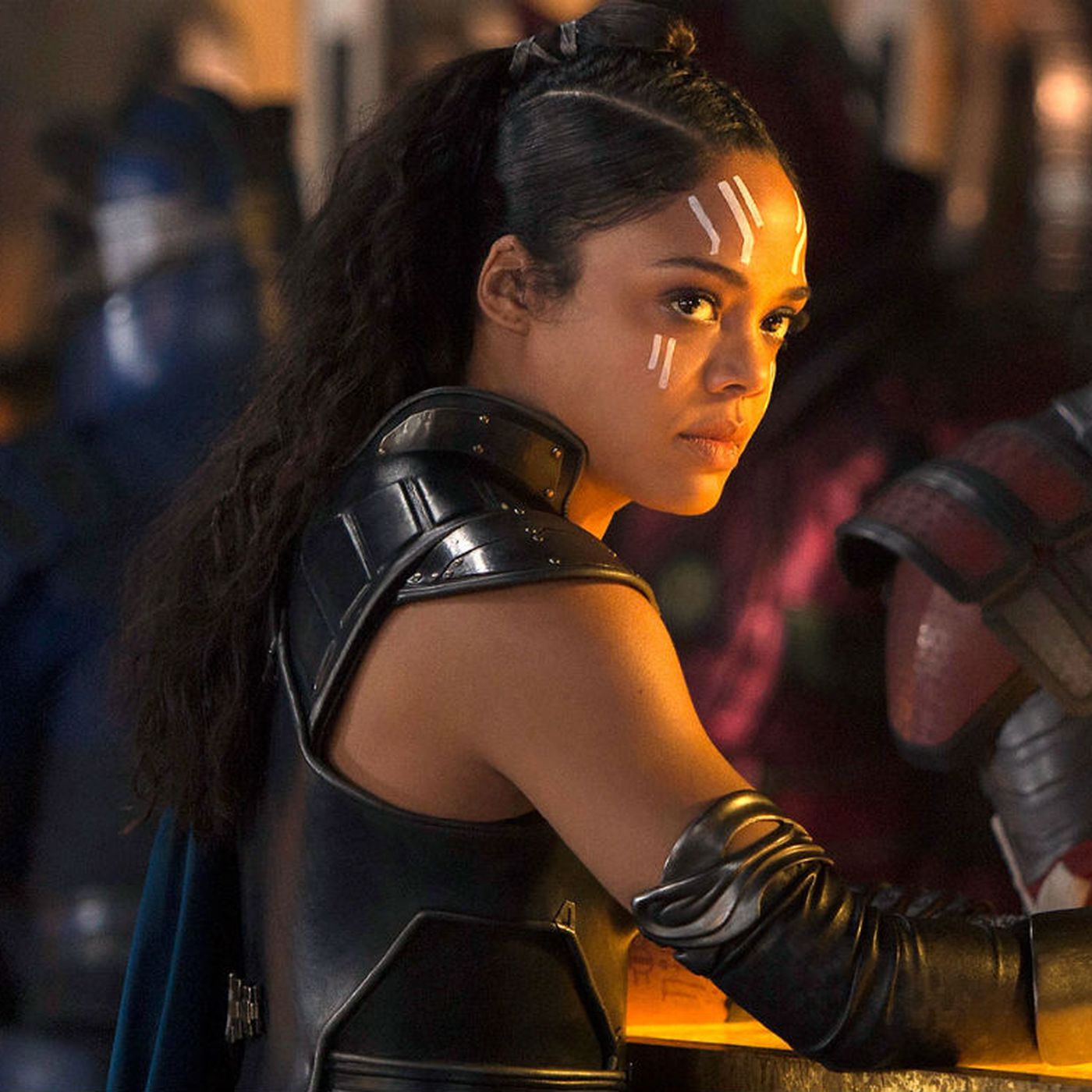 Valkyrie (Tessa Thompson) sits at a bar and looks offscreen. Waititi, Taika dir. Thor: Ragnarok. 2017.