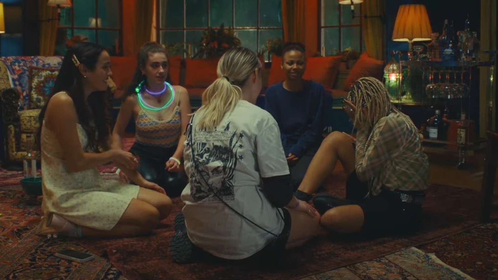 Chase Sui Wonders as Emma, Rachel Sennott as Alice, Maria Bakalova as Bee, Myha'la Herrold as Jordan, and Amandla Stenberg as Sophie playing the titular game in Bodies Bodies Bodies (2022).