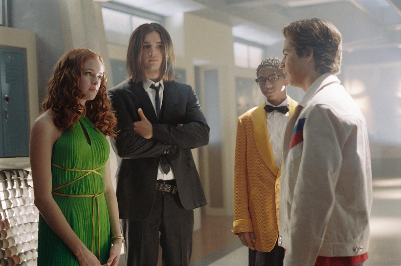 Mitchell, Mike, dir. Sky High. 2005.