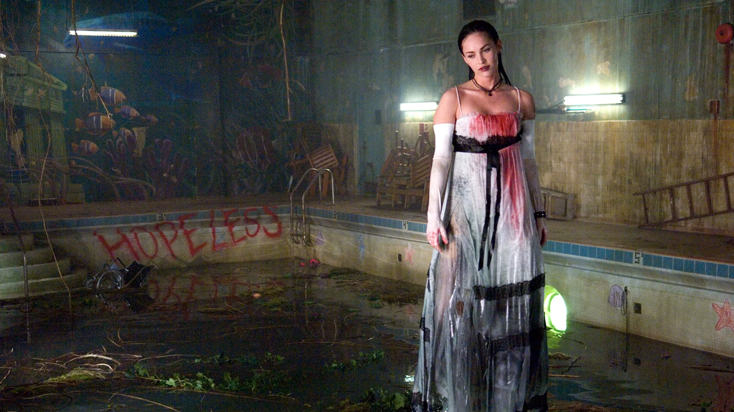 Kusama, Karyn. Jennifer's Body (2009). Jennifer standing in a pool in a blood-soaked dress. 