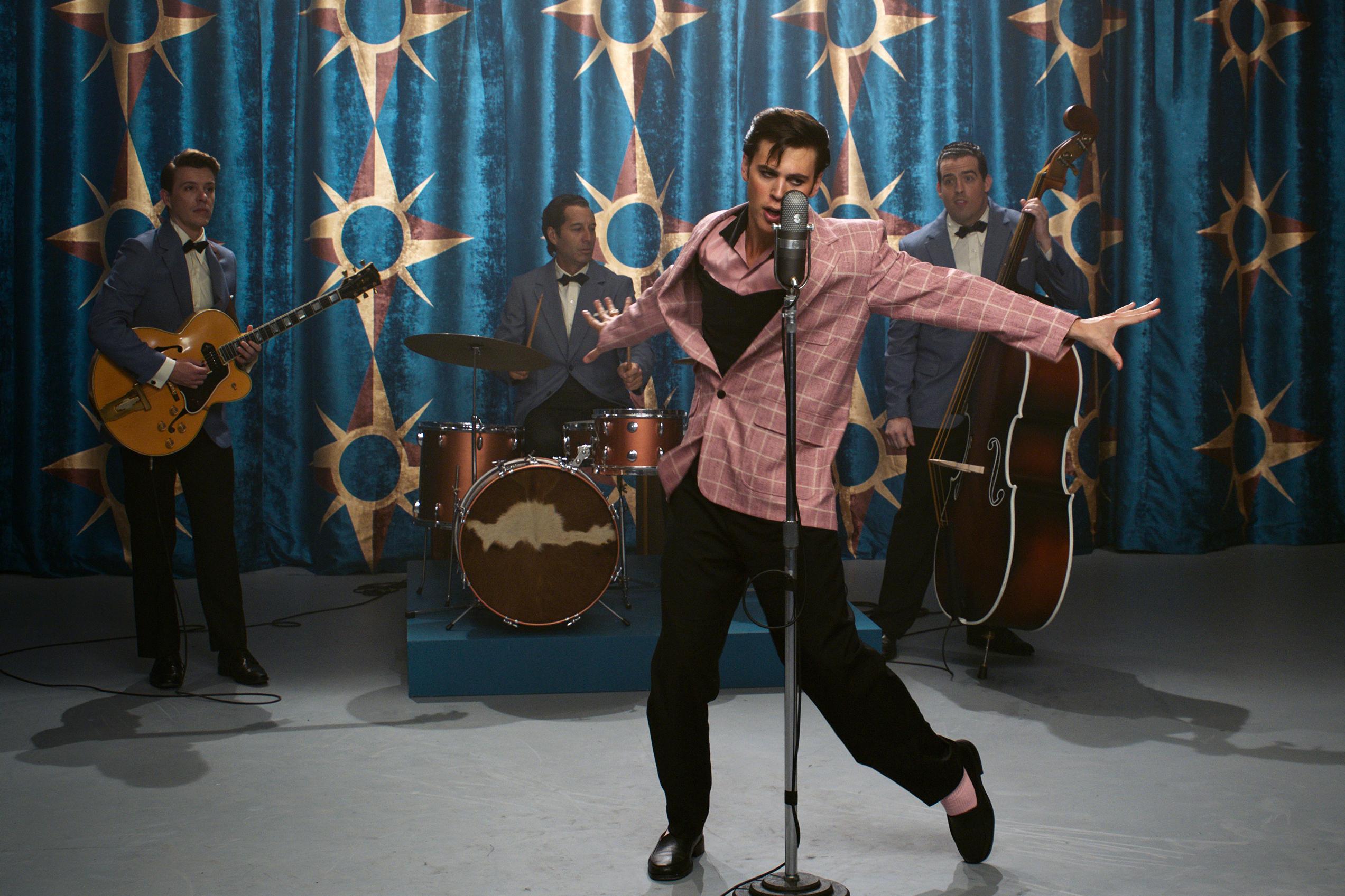 Elvis singing in the Elvis movie.