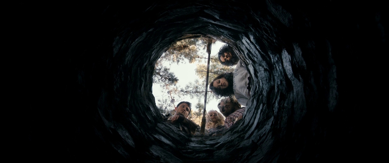 Jane Levy, Shiloh Fernandez, and the rest of the cast of 'Evil Dead' (2013). Álvarez, Fede. Evil Dead, 2013.