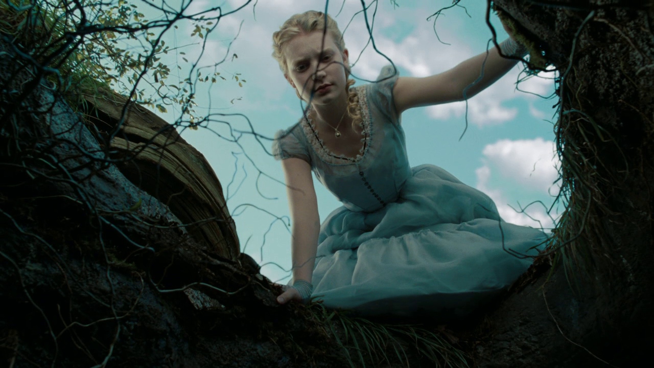 Mia Wasikowska in 'Alice in Wonderland'. Burton, Tim. Alice in Wonderland. 2010.