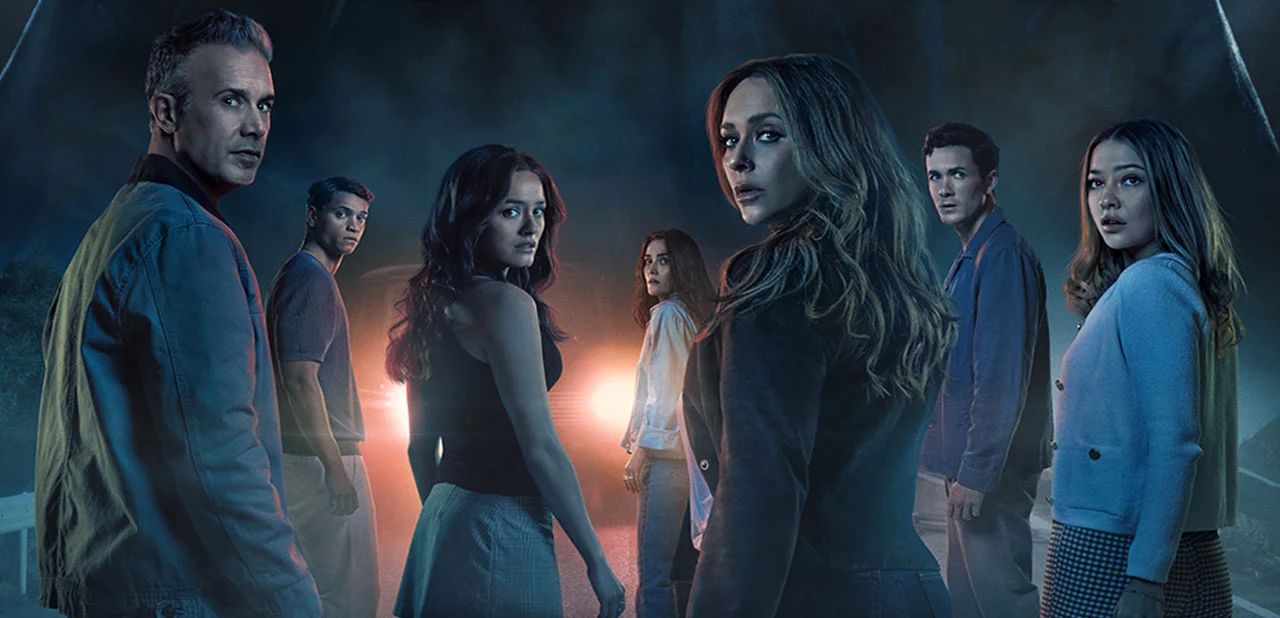 The cast wanders in the dark road. Kaytin Robinson, Jennifer. I Know What You Did Last Summer. 2025.