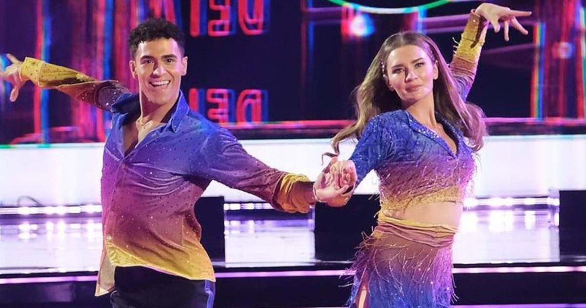 Ex-Con, Anna Delvey, and her partner, Ezra Sosa, performing her first dance on the show. 