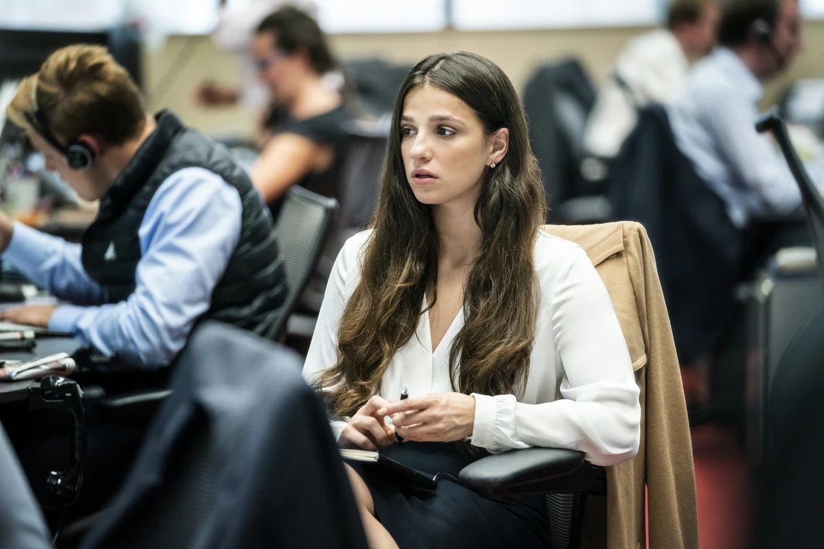 Yasmin as a new intern on the Pierpoint desk. Industry. HBO, 2020-.