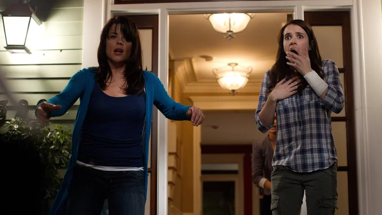 Sidney Prescott and her niece Jill Roberts outside of the Roberts's house in Woodsboro.
'Scream 4.' Wes Craven. 2011.