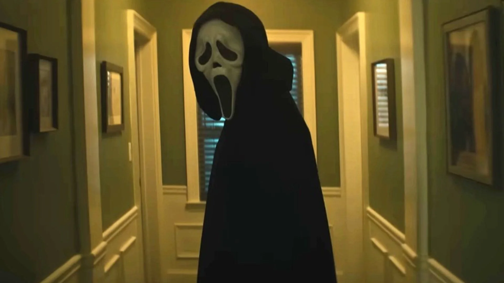 Ghostface inside the Evans's house in 'Scream 7.'
'Scream 7.' Kevin Williamson. 2026.