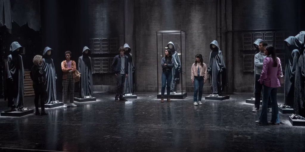The characters discovering the Ghostface shrine from 'Scream 6'.
'Scream 6.' Matt Bettinelli-Olpin & Tyler Gillett. 2023.