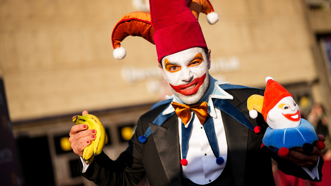 Famed voice actor, Ben Starr, dressing up as the Joker from “Balatro” to accept the BAFTA for Game Of The Year on behalf of the anonymous LocalThunk. 