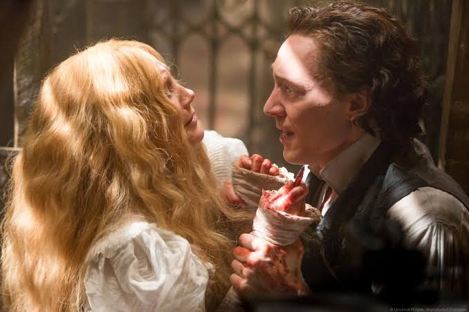 Edith is captured by Thomas as she tries to run away, now aware of his crimes. Thomas desperately tries to convince a distraught Edith that he loves her.