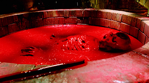 Edith discovers a rotten corpse within the depths of the red clay beneath Allerdale Hall.