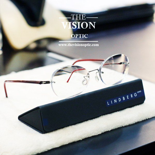 กรอบ Lindberg + เลนส์ Essilor eyezen max 1.67 Azio Prevencia