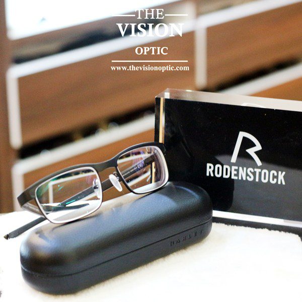 กรอบ Oakley + เลนส์ Rodenstock รุ่น cosmolit 1.60