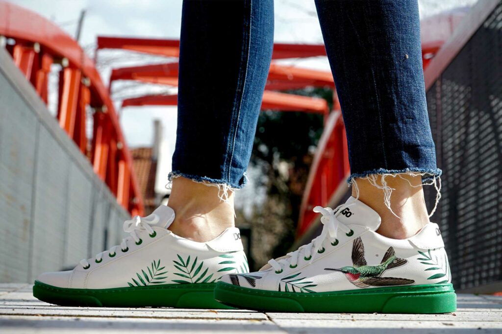Faire Sneaker mit einzigartigen Motiven von Dogo Shoes