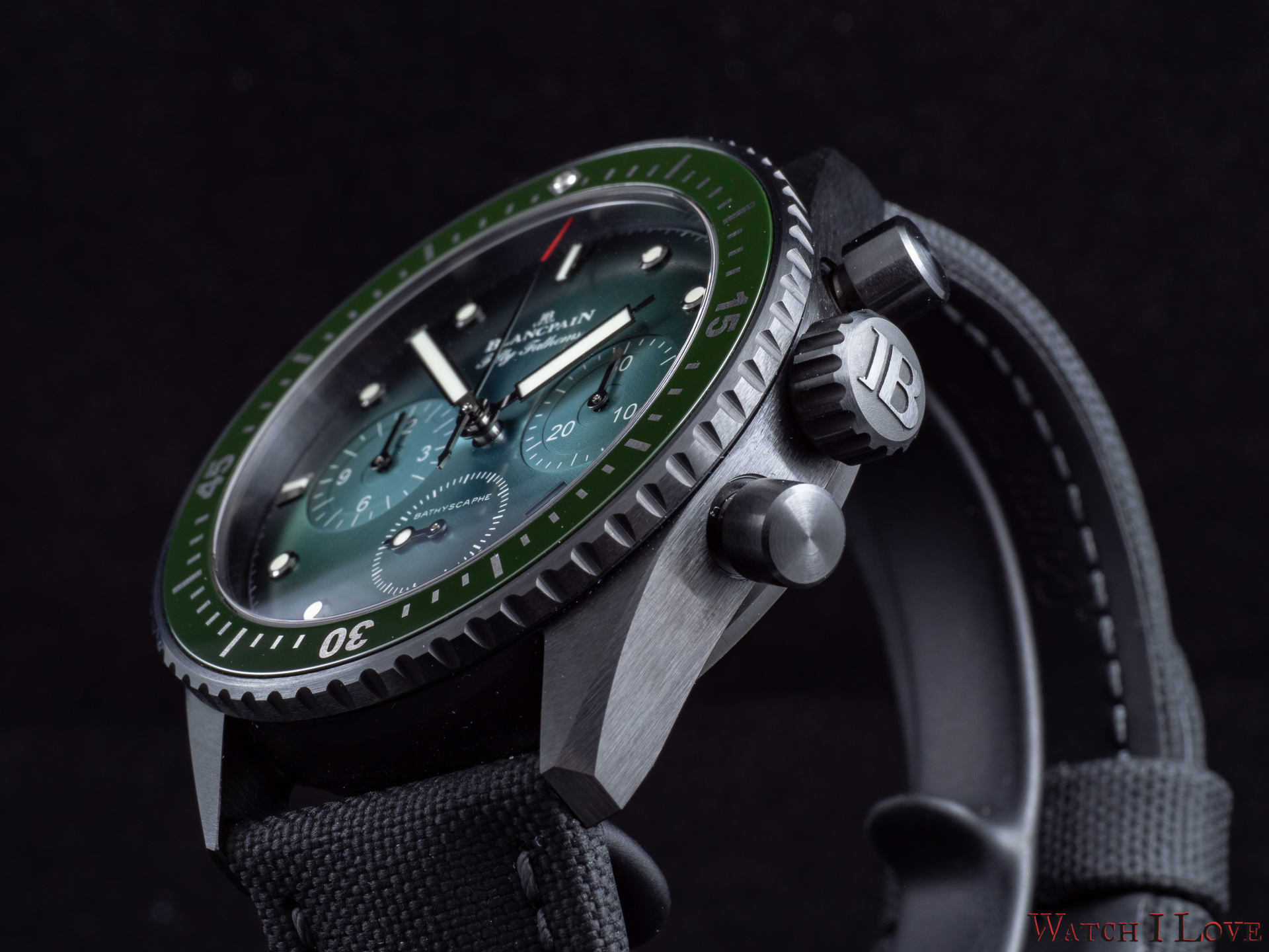 Review Blancpain Fifty Fathoms Bathyscaphe Chronographe Flyback Green - Watch I Love