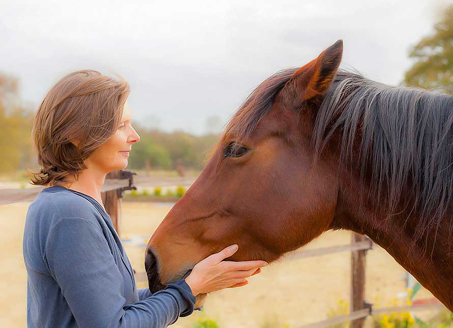 EQUINE-THERAPIST-VALERIE-mod