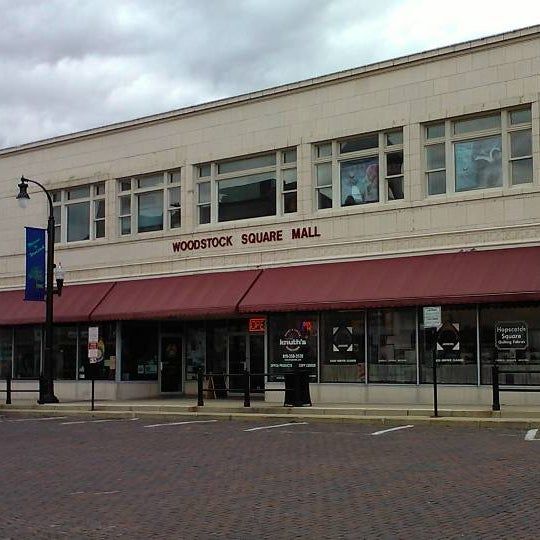 Night at the Woodstock Square Mall