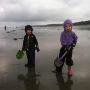 Razor clamming is fun for everyone - Washington State Parks Foundation