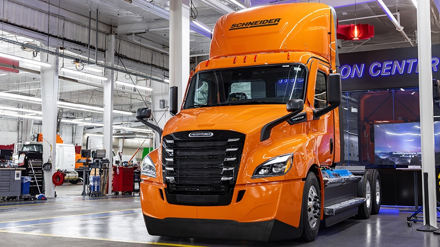 Schneider eCascadia Class 8 Truck
