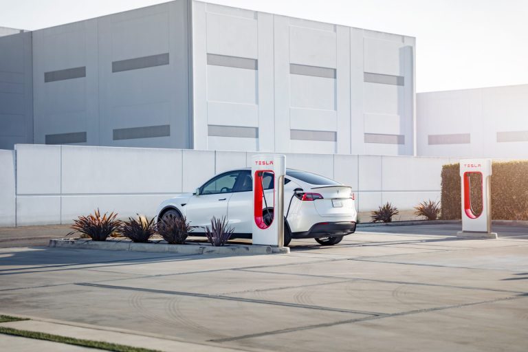White House,Elon Musk,Tesla,EV charging network,clean energy revolution,U.S. government,electric vehicles,charging stations,infrastructure law,carbon emissions,economy