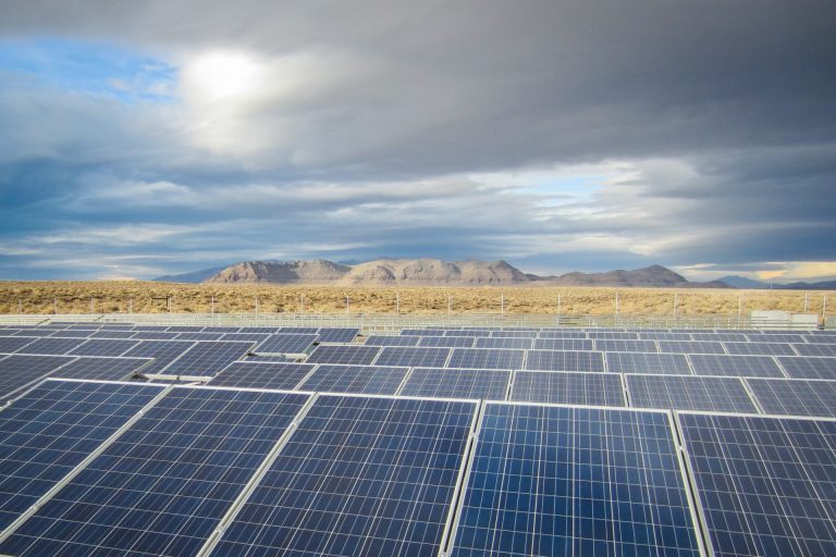 utility-scale,electric-generating capacity,US,EIA,solar,battery storage,wind,natural gas,nuclear energy,Texas,California,grid-scale solutions,Tesla Megapack,energy storage,wind and solar power