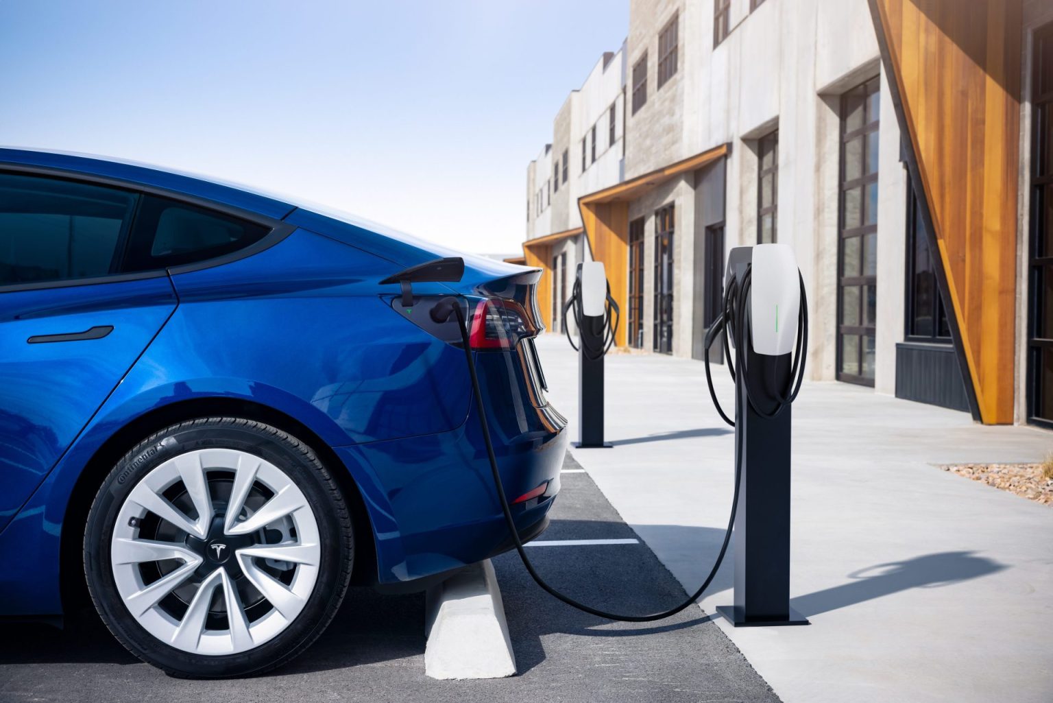 electric vehicles,EVs,American attitudes,poll results,high prices,charging stations,EV adoption,U.S.,challenges,solutions.,survey,e-mobility
