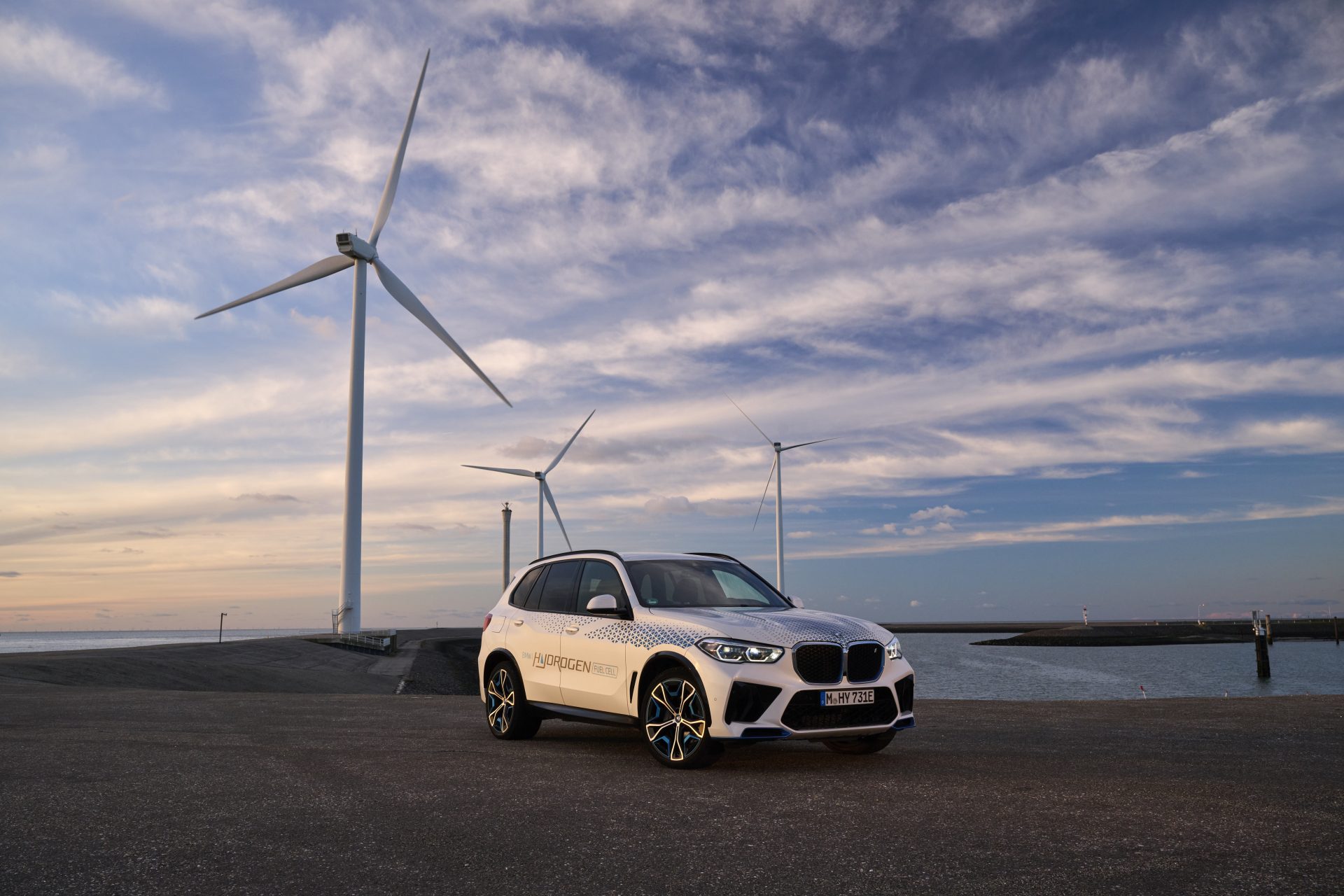 BMW iX5 Hydrogen,hydrogen fuel cell system,pilot fleet,electric drive technologies,FCE,BWM Group,BMW,FCEV,bmw hydrogen ix5,bmw ix5 hydrogen range,bmw ix5 hydrogen fuel cell,bmw ix5 hydrogen release date,bmw ix5 hydrogen cost,bmw ix5 hydrogen weight,bmw ix5 hydrogen production,bmw ix5 hydrogen battery,bmw hydrogen car