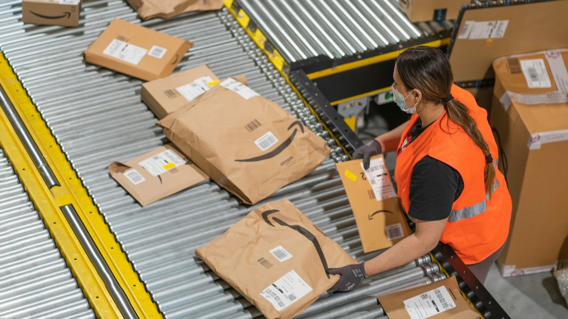 Amazon,machine learning,recyclability,sustainability report,packaging waste,single-use plastic,eco-friendly deliveries,green innovation,curbside-recyclable alternatives,sustainable packaging,2022 progress,environmental initiatives,circular economy