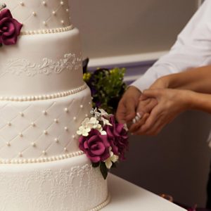 piece montee gateau mariage blanc roses