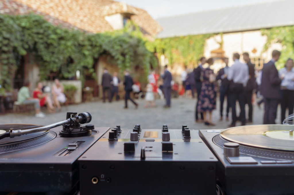 Prestation en sonorisation et lumière pour une soirée étudiante au