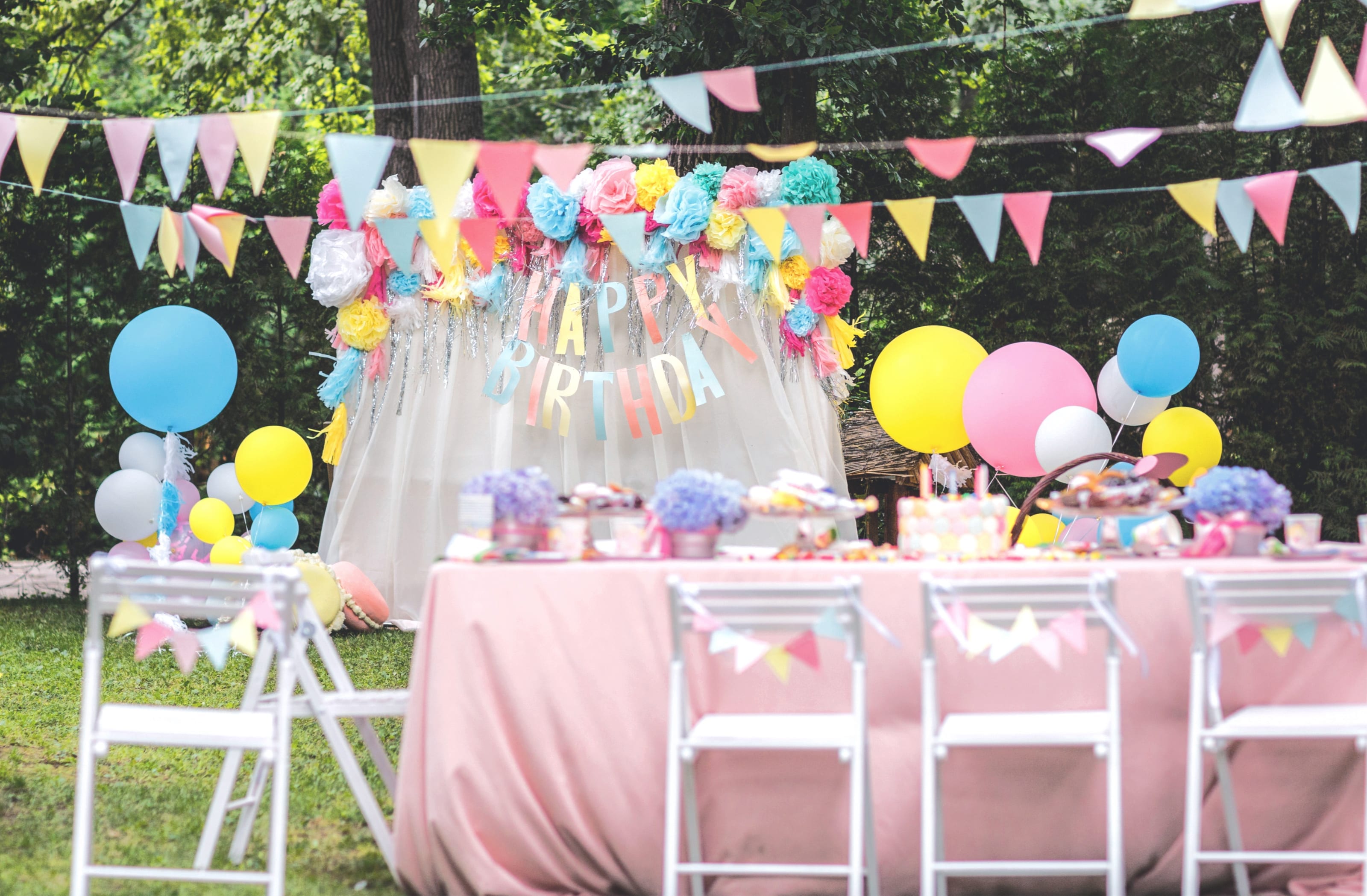 deco table anniversaire 18 ans - Recherche Google  Idée déco table  anniversaire, Déco table anniversaire, Idee deco table