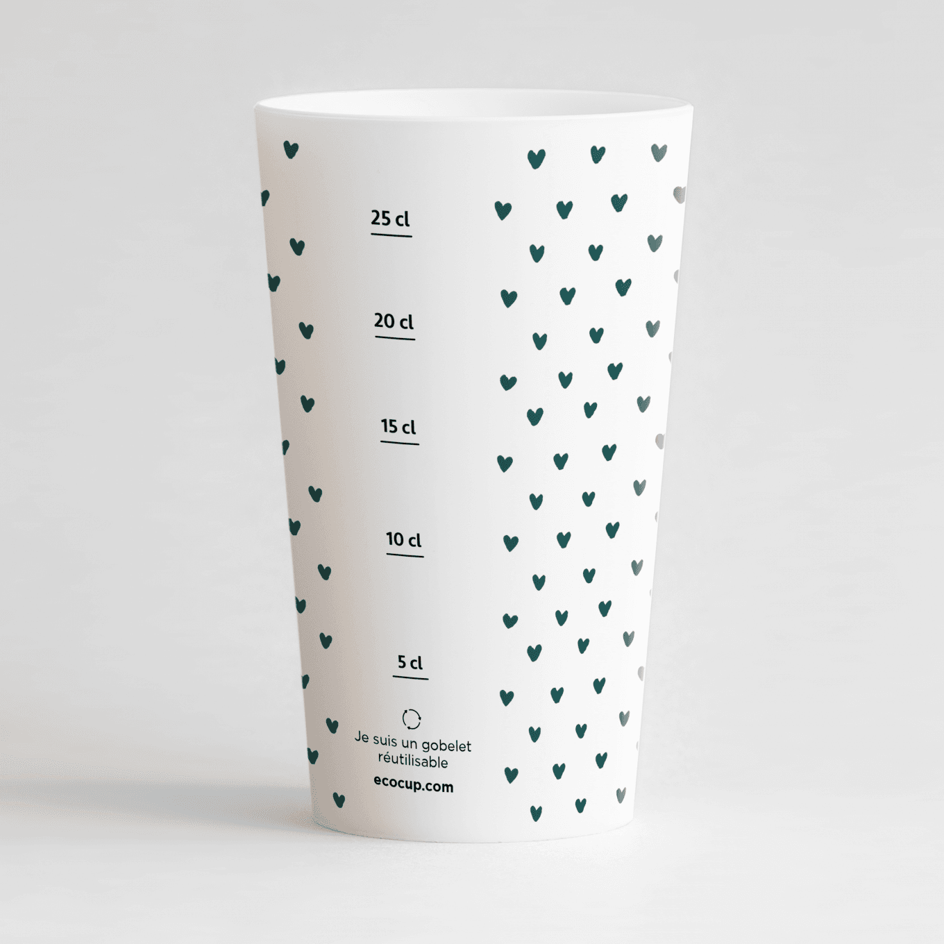 Un ecocup blanc de dos avec un thème mariage personnalisable, et des petits coeurs verts en fond et une graduation.