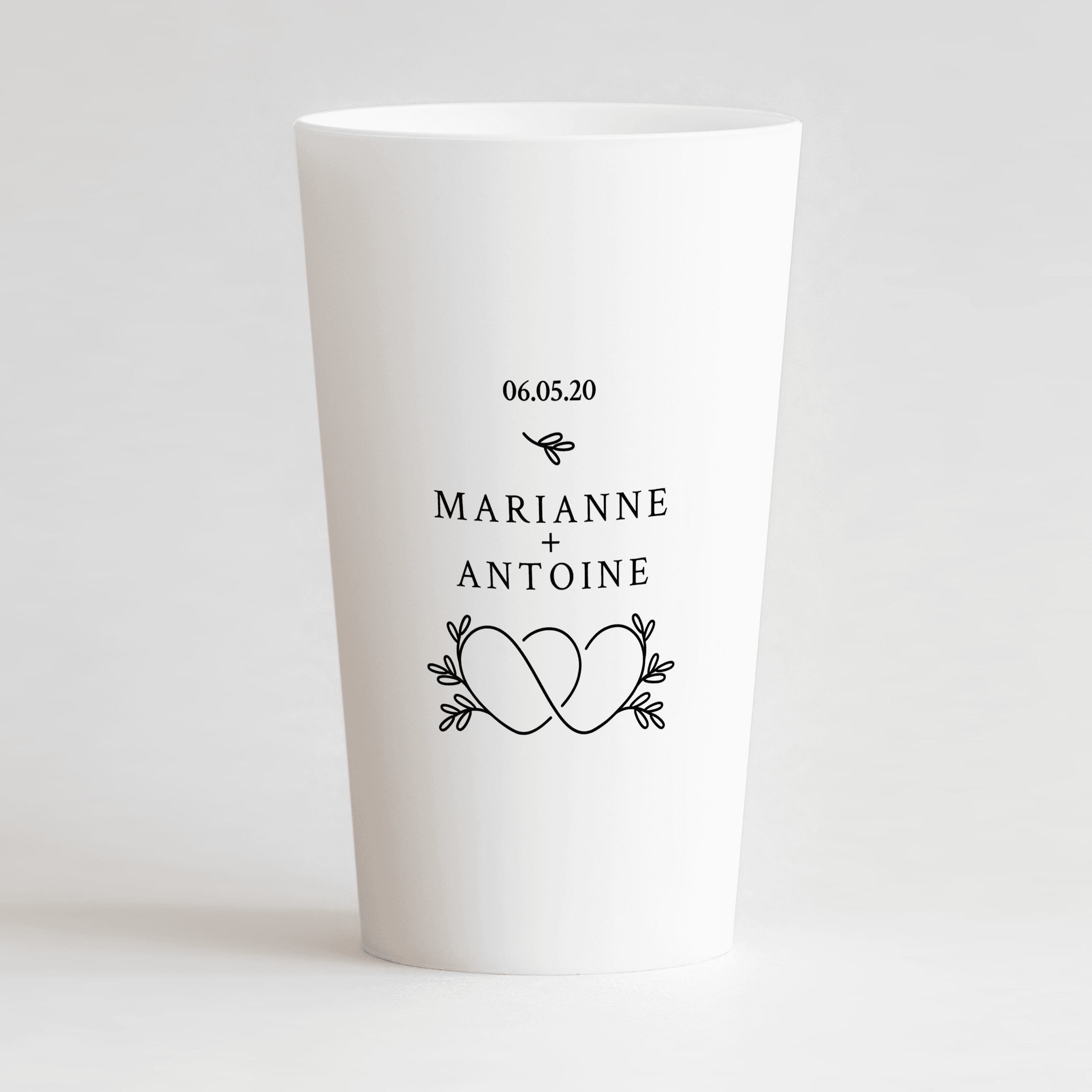 Gobelet 100% personnalisable pour mariage > cœurs entremêlés