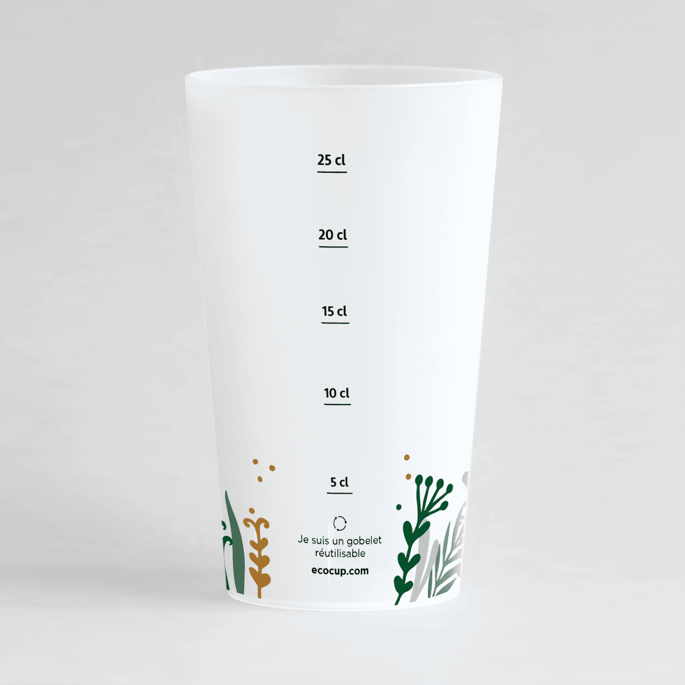 Un ecocup givré de dos, personnalisé sur un thème mariage, avec une frise d'herbes hautes vertes et une graduation.