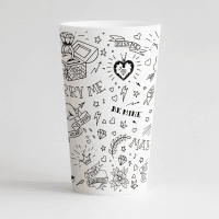 Un ecocup blanc de dos personnalisé avec un thème mariage avec des motifs tatouages