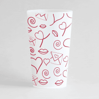 Un ecocup givre de dos personnalisé avec un thème mariage avec des motifs lettre d'amour, cœurs et fléches