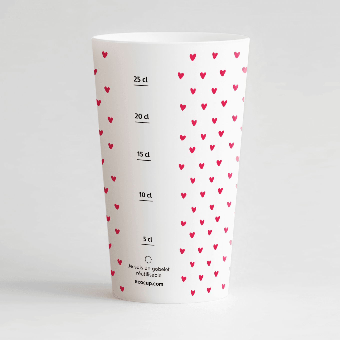 Un ecocup blanc de dos avec un thème mariage personnalisable, et des petits coeurs roses en fond et une graduation.