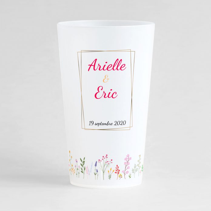 Un ecocup givré de face, personnalisé, avec un thème mariage et fleurs de champs.