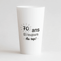 Un ecocup blanc de face personnalisable avec une inscription "70 ans toujours au top".