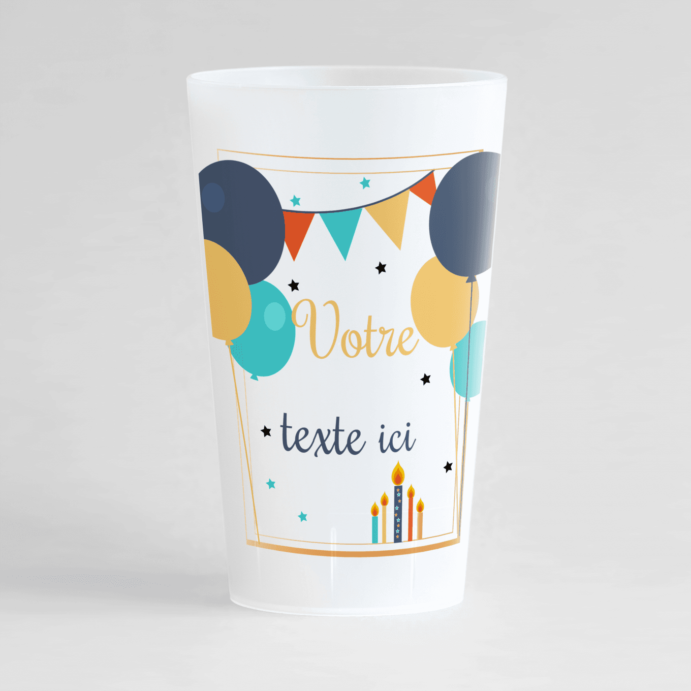 Un ecocup givré de face personnalisé pour un anniversaire avec prénom, âge, ballons et bougies