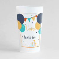 Un ecocup givré de face personnalisé pour un anniversaire avec prénom, âge, ballons et bougies