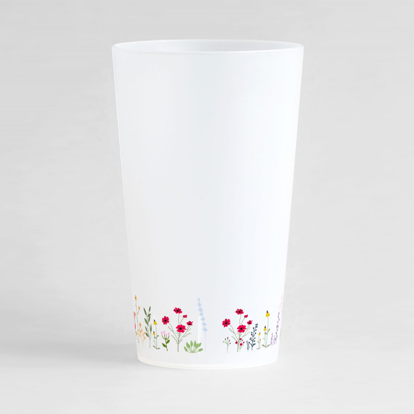 Un ecocup givré de dos personnalisé sur un thème mariage, avec des petites fleurs des champs colorées en bas.